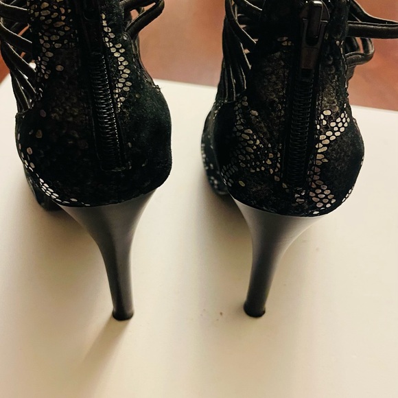 Like new animal print shoes - Picture 3 of 3